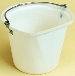 Stubbs 4 Gallon Flat Sided Hanging Bucket Flat Back Bucket Water Bucket 