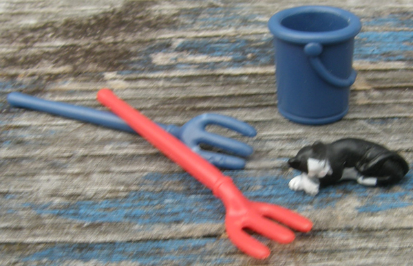 Model Horse Tack Props Horse Stable Accessories Pitchfork Bucket Sleeping Cat Stablemate Barn Supplies