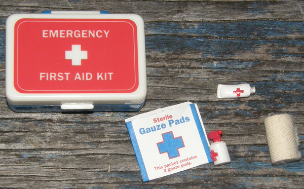 Model Horse Tack Props Horse Stable Accessories 1st Aid Kit First Aid Supplies Box