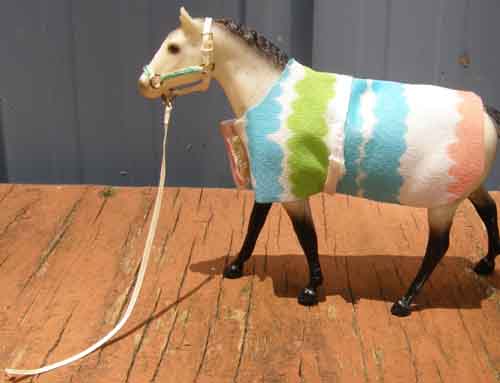 Breyer Model Horse Tack Props Little Bits Halter Lead Rope & Blanket Set Paddock Pals Little Bits