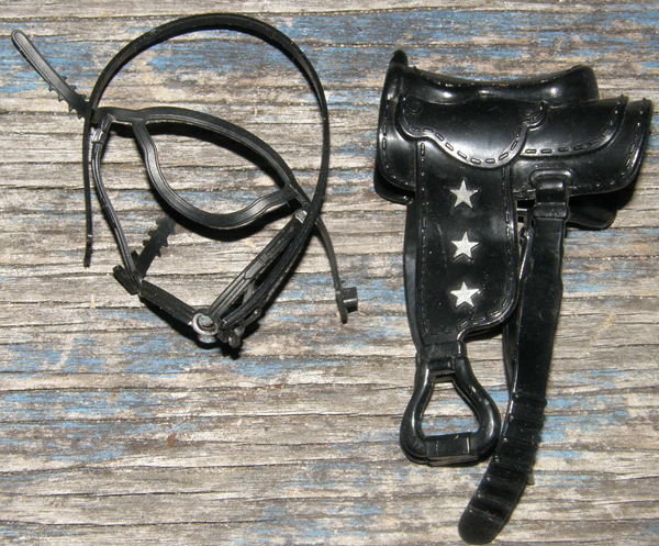 Model Horse Tack Props Grand Champions Western Saddle & Bridle Set Model Horse Accessories\par