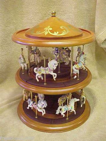 Vintage Dated Lenox Princeton Gallery Collectible 18 Carousel Horses & Stand