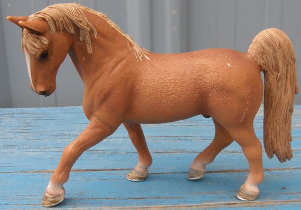 Schleich Tennessee Walking Horse Chestnut TWH Horse Figurine #13631