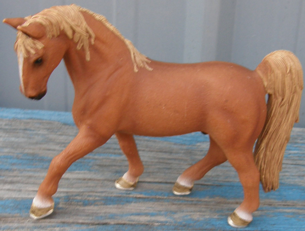 Schleich Tennessee Walking Horse Stallion Chestnut TWH Gaited Horse Figurine #13631