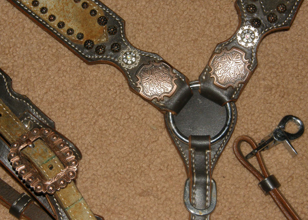 Showman? Hilason? Double S? Western Headstall Breast Collar Set Copper Buckles Bronze Studs Spots Dots Silver Berry Conchos Antique Look Bling Set Shaped Western Bridle Center Ring Shaped Leather Breastcollar Set Horse