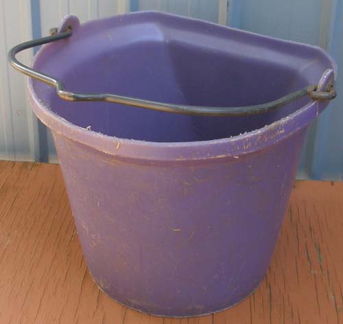 Dan’s Saddlery 20 Quart Flat Back Bucket Water Bucket Feed Bucket Purple