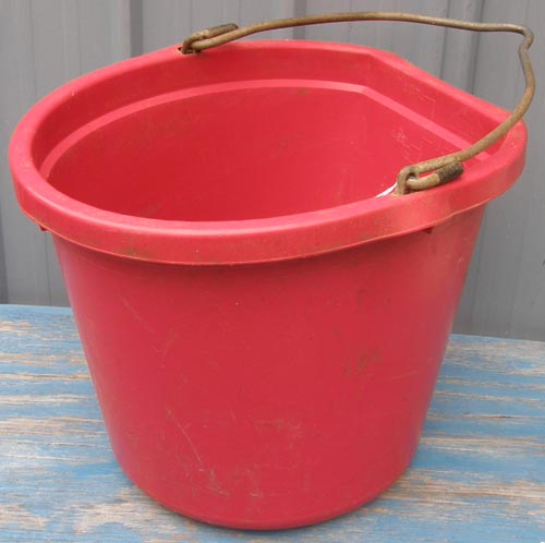 5 Gallon Bucket 20 Quart Flat Back Bucket Water Bucket Feed Bucket Red