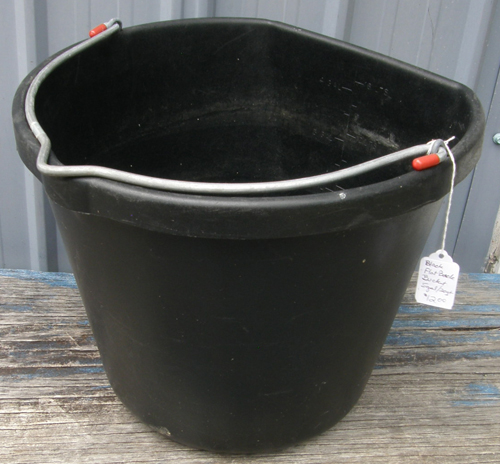 AgriPlastics 5 Gallon Bucket 20 Quart Flat Back Bucket Water Bucket Feed Bucket Black