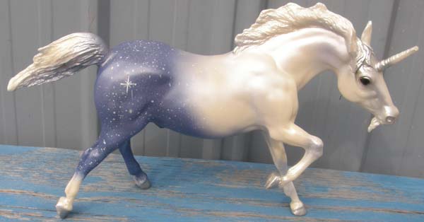 #1146 Stardust Unicorn Pearl White/Blue Running Stallion